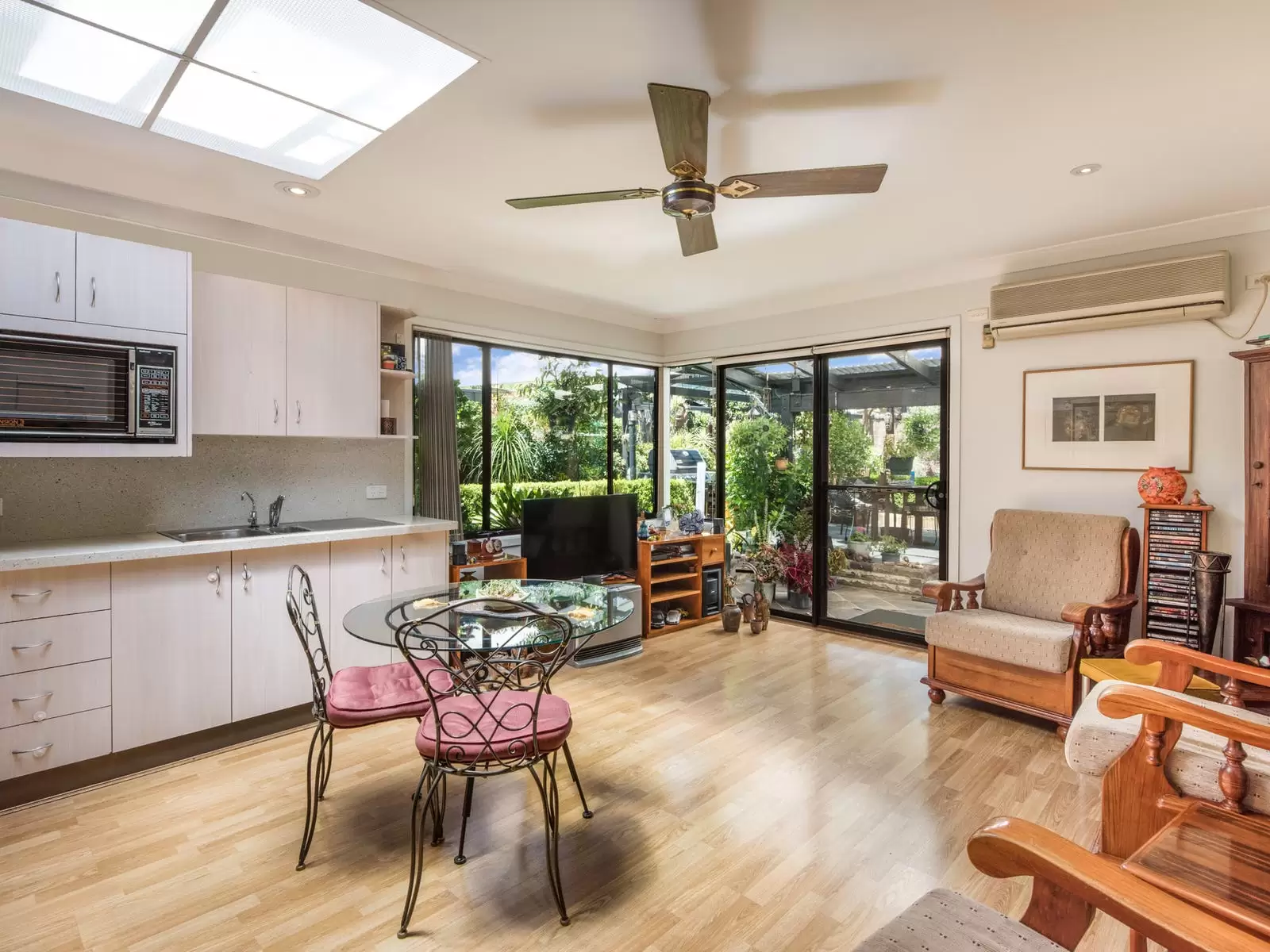 16 Crestwood Avenue, Niagara Park Sold by Central Coast Agents - image 3