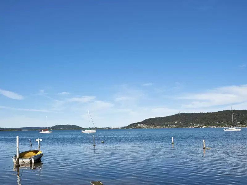 8A Noonan Point Avenue, Point Clare Sold by Central Coast Agents - image 4