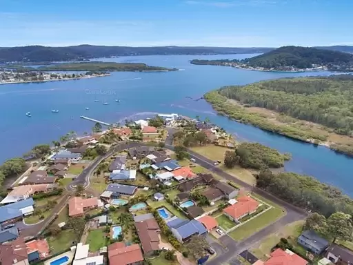 22 Beachfront Pde, St Huberts Island Sold by Central Coast Agents