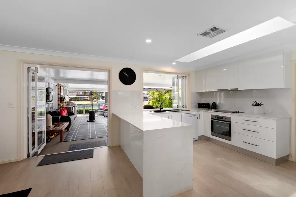 21 Helmsman Blvd, St Huberts Island For Sale by Central Coast Agents
