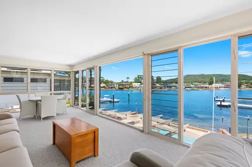42 Helmsman Blvd, St Huberts Island For Sale by Central Coast Agents