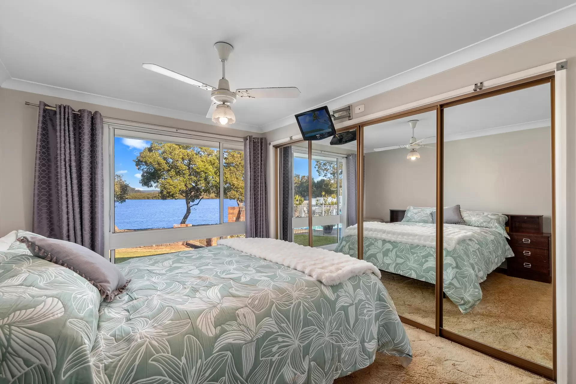 41 Beachfront Pde, St Huberts Island Sold by Central Coast Agents - image 1